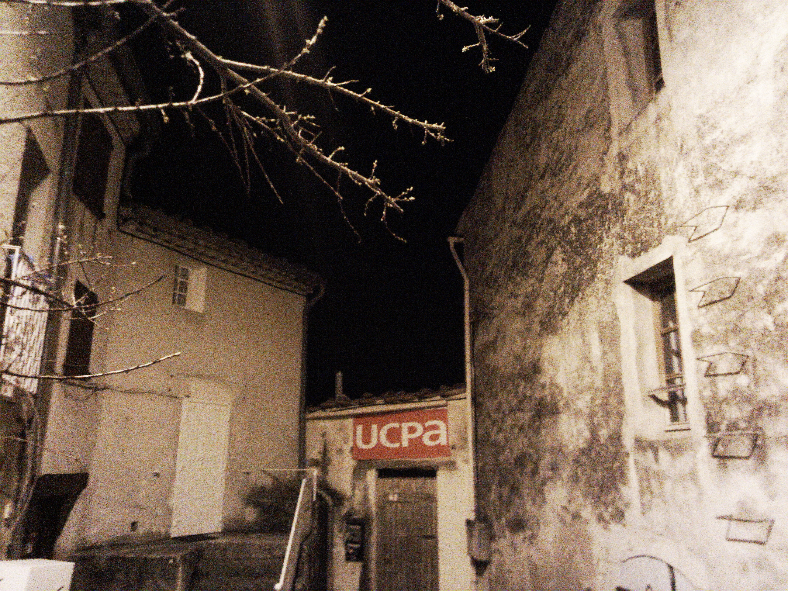 Centre UCPA Le Verdon de nuit, La Palud-sur-Verdon, France [Centre UCPA Le Verdon by night, La Palud-sur-Verdon, France]